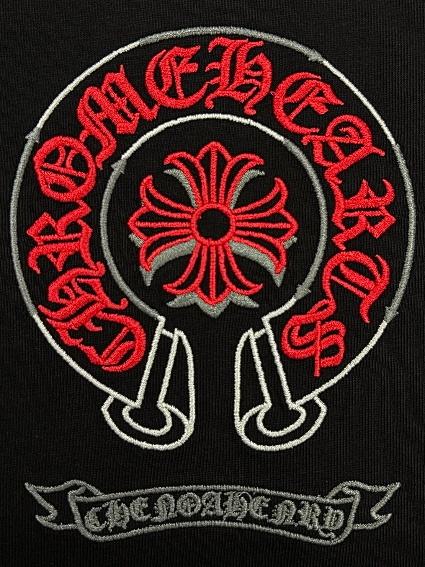 P150 [High Quality] Chrome Hearts New embroidered horseshoe logo brand logo on the front and rear panels are designed with heavy craftsmanship of 100,000 needle embroidery. High-end customized 32-count 280g fabric. Soft to the touch. Comfortable to wear. Exquisite stitching. Fine workmanship. The upper body effect is incomparably handsome! Same style for men and women, color: white, black size: S to xL